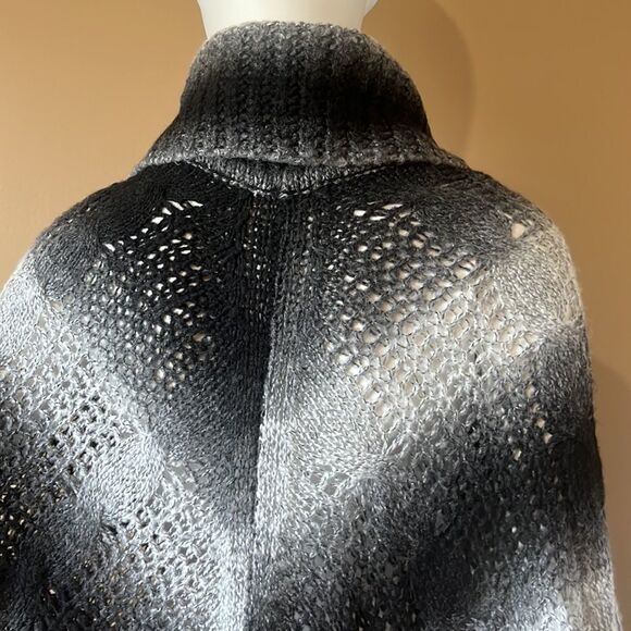 Very nice sweater poncho - Picture 6 of 9